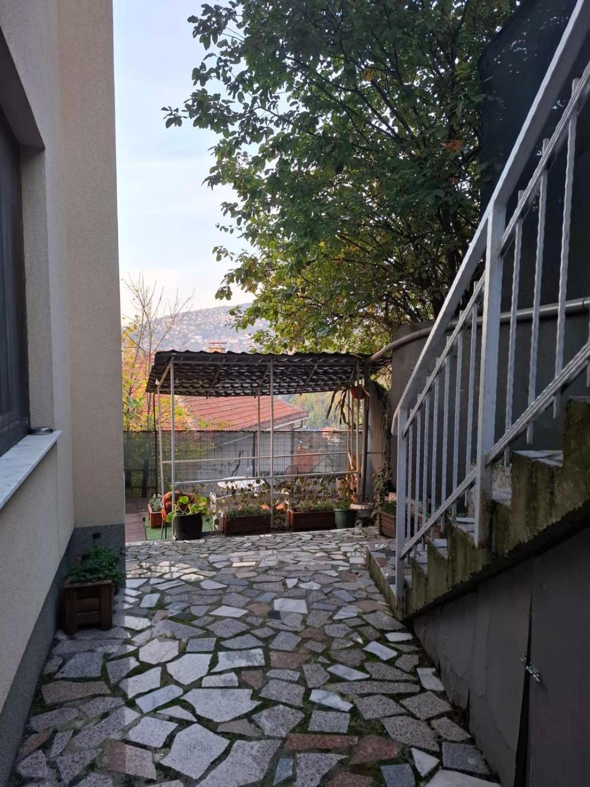 Guest house Alifakovac SJJ Extérieur photo