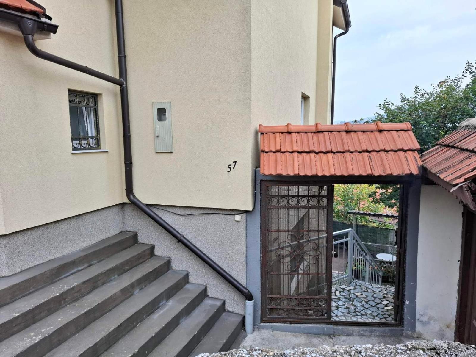 Guest house Alifakovac SJJ Extérieur photo